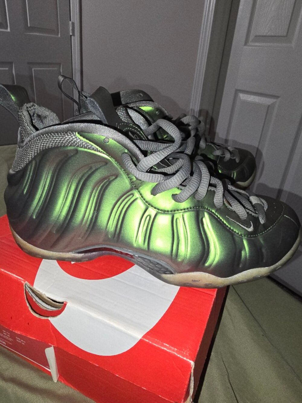 8.5 Nike Foampisites womens